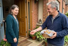 Trinta anos eu o considerei morto em um incêndio — até que um novo vizinho bateu à minha porta