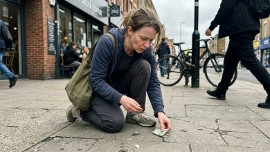 Meu ex-marido, que era caixa, de repente começou a dirigir um carro esportivo e a se vestir com roupas de grife — eu descobri que esse dinheiro pertencia a mim