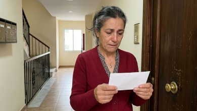 Minha filha parou de ligar. Depois de duas semanas de silêncio, fui até o endereço dela. Ela havia deixado um envelope com a inscrição “Para a Mamãe, quando você vier.”