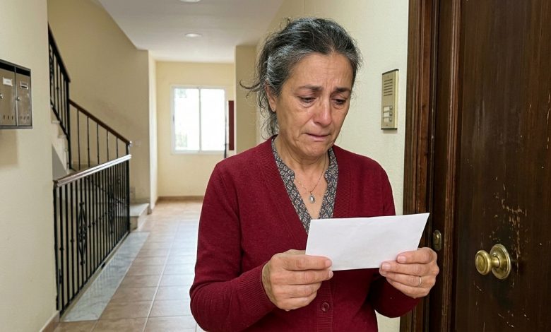 Minha filha parou de ligar. Depois de duas semanas de silêncio, fui até o endereço dela. Ela havia deixado um envelope com a inscrição “Para a Mamãe, quando você vier.”