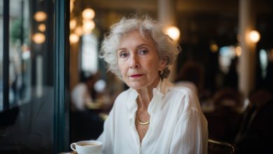 Meu filho me convidou para almoçar pela primeira vez em dois anos. Fiquei feliz como uma criança. Mas quando trouxeram a sobremesa, ele tirou documentos e pediu para eu assinar…