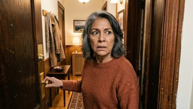 Trinta anos eu o considerei morto em um incêndio — até que um novo vizinho bateu à minha porta