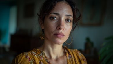 Chamaram de “Recanto de Armazenamento”. Eu Dormi Lá por Dez Anos. Depois, Bateram na Minha Porta.