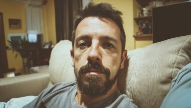 Encontrei um carro abandonado na floresta. Quando abri o porta-malas — fiquei paralisado.