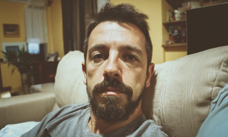 Encontrei um carro abandonado na floresta. Quando abri o porta-malas — fiquei paralisado.