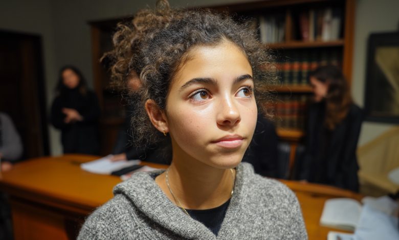 A família chegou para dividir a herança do avô rico, certa de que tudo já estava decidido… mas o avô deixou uma carta e uma menina de 13 anos que mudou tudo… A família chegou para dividir a herança do avô rico, certa de que tudo já estava decidido… mas o avô deixou uma carta e uma menina de 13 anos que mudou tudo…