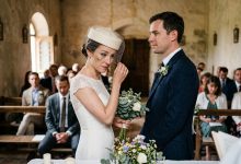 «No dia do meu casamento, cheguei com um olho roxo. O noivo sorriu para os convidados e disse: “É para ela aprender a lição.” Todos riram. Eu sorri também. E depois passei três meses me preparando para algo que ele jamais esperaria»