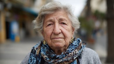 Minha neta estava começando a universidade, então ofereci a ela meu quarto extra. Dois meses depois, ela trocou a fechadura da porta…