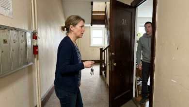 Aluguei Meu Segundo Apartamento Para Minha Prima — Sem Contrato, Porque “Por Que Se Preocupar Entre Família?” Por um Ano Ela Não Pagou. Quando Finalmente Fui Checar, Um Estranho Abriu a Porta.