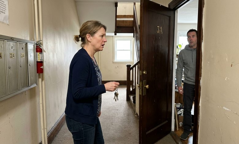 Aluguei Meu Segundo Apartamento Para Minha Prima — Sem Contrato, Porque “Por Que Se Preocupar Entre Família?” Por um Ano Ela Não Pagou. Quando Finalmente Fui Checar, Um Estranho Abriu a Porta.