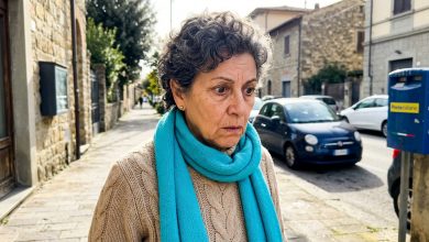 Vinte anos depois, ligou uma pessoa que eu não esperava ouvir — disse que guardava algo meu, e depois da conversa eu me aproximei da cômoda que não abria há todos esses anos