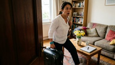 Retornei de uma viagem de duas semanas e descobri que minha irmã tinha estado no meu apartamento. Ela tinha uma chave para emergências. Descobri que ela a usou três vezes.