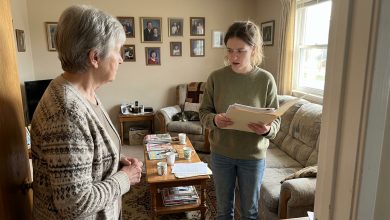 Coloquei o bebê para dormir e abri o laptop do meu marido. A primeira mensagem que vi não era para mim.