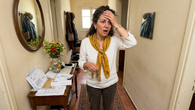 Meu Filho Me Pediu Para Transferir Temporariamente Seu Apartamento Para Meu Nome. Dois Anos Depois Ele Diz Que Agora É Meu e Não Quer Nada a Ver Com Ele.