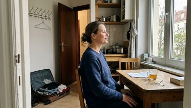 Meu Marido Foi Embora por uma Mulher Mais Jovem. Eu Não Chorei. Eu Me Sentei e Respirei. Pela Primeira Vez em Anos, Senti Alívio.