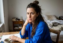 O meu marido pagava à mãe dele para ajudar com o nosso filho — até que um dia eu descobri para onde esse dinheiro realmente ia