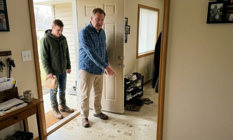 Ele Expulsou o Noivo da Filha Por Causa das Botas Sujas. Na Manhã Seguinte, o Homem Voltou.