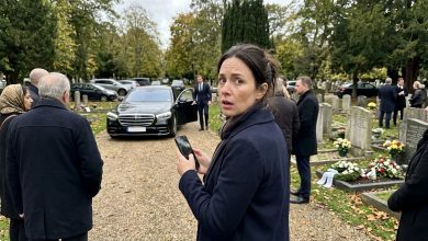 Durante dez anos, eu enviava dinheiro ao meu irmão todo mês. Aí ele apareceu num funeral de Mercedes.