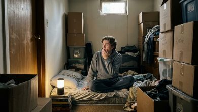 Chamaram de “Recanto de Armazenamento”. Eu Dormi Lá por Dez Anos. Depois, Bateram na Minha Porta.