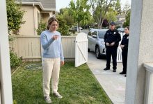 Eu Encontrei a Pulseira da Minha Filha em um Mercado de Pulgas — Na Manhã Seguinte, a Polícia Estava no Meu Quintal Dizendo: “Precisamos Conversar”