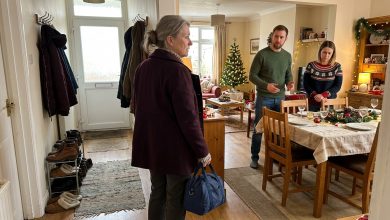 Eu transferi meu apartamento para o nome do meu neto porque meu filho disse que seria melhor para os impostos. Agora, quando eu quero ir visitá-los durante as festas, minha nora diz que não há espaço.