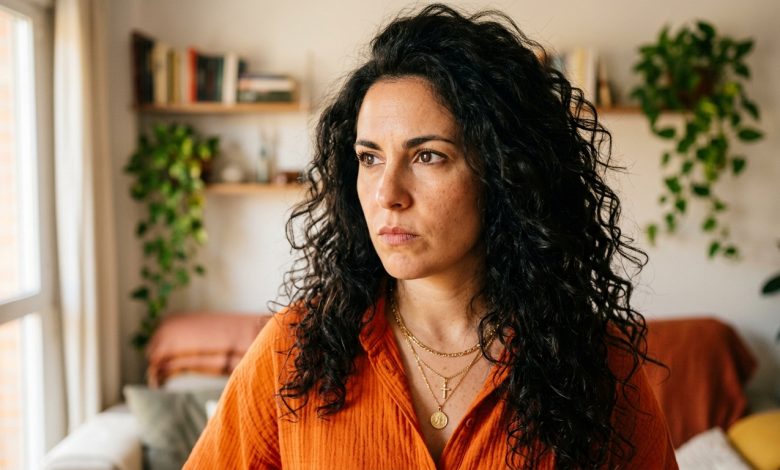 Meu irmão me pediu emprestada uma quantia grande. Um ano depois, eu o lembrei — ele fez um escândalo e passou duas semanas sem atender minhas ligações. Depois minha mãe ligou: «Você sempre tira ele do sério. Ele é nervoso.» Nervoso. Eu não aguentei e decidi dar uma lição neles….