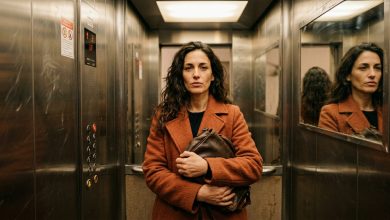 A vizinha me parou no elevador e disse que havia “algo de errado” com o meu filho — “as crianças não brincam com ele” — ela ainda estava terminando de falar, e eu já pensava no que escreveria para a escola de manhã.