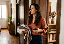 Uma amiga me pediu para cuidar do apartamento dela por um mês enquanto estivesse em viagem de trabalho — já se passaram três meses — vi uma foto dela do lugar onde ela estava de verdade e entendi na hora que precisava dar uma lição nela   