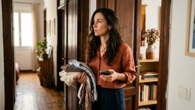 Uma amiga me pediu para cuidar do apartamento dela por um mês enquanto estivesse em viagem de trabalho — já se passaram três meses — vi uma foto dela do lugar onde ela estava de verdade e entendi na hora que precisava dar uma lição nela   