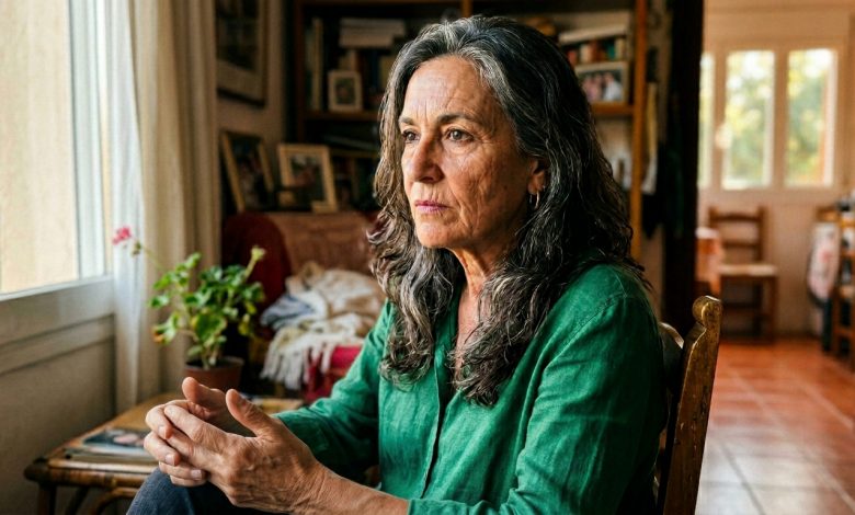 Minha filha não veio ao meu aniversário de setenta anos — eu esperei até meia-noite — e depois chegou um áudio: “mãe, desculpa, me enrolei” — ouvi até o fim, desliguei o telefone e, de manhã, liguei para o tabelião.   