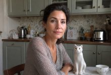 Sem querer, parti o presente da minha sogra, uma gata de porcelana, e encontrei lá dentro algo que eu nunca teria imaginado…