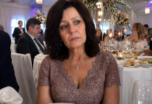 No casamento do meu filho, a minha nora pediu-me educadamente para eu mudar para uma mesa mais afastada, explicando que assim seria mais confortável. Mudei-me em silêncio para a mesa mais afastada e passei a noite inteira a tentar não mostrar o quanto aquilo me doía…