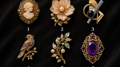 Escolha um broche e descubra em que consiste o seu encanto feminino